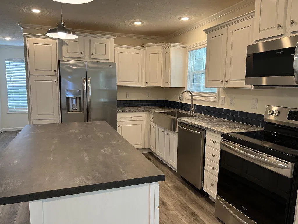 2 bed, 2.0 bath, 1352 sqft, $1,399 — Photo 2