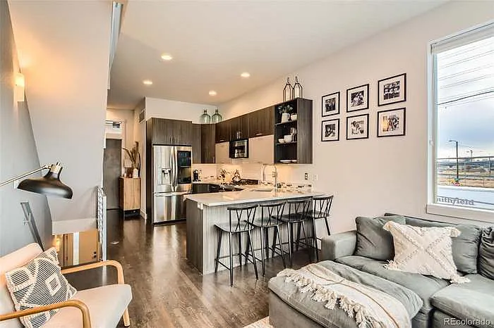1020 W 37th Ave #1020 — Photo 6