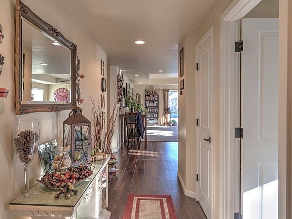 2nd image of 937 Sellwood Dr