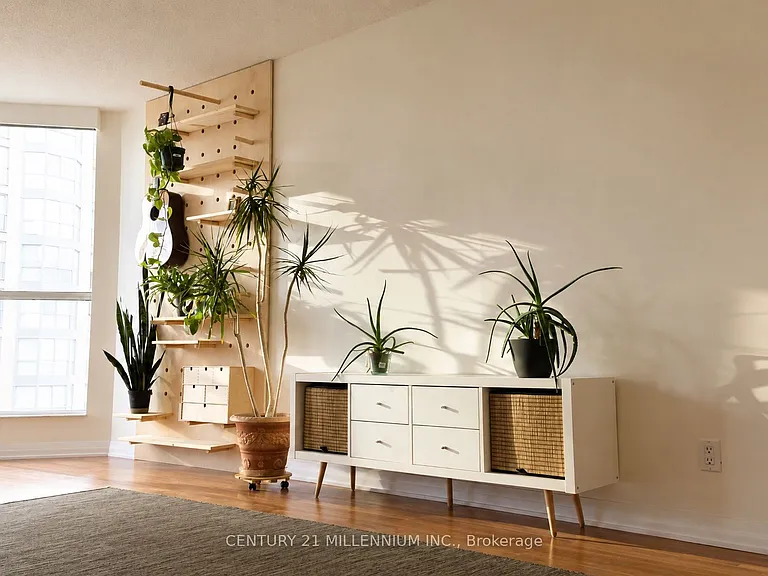 140 Dunlop St E #510 — Photo 3