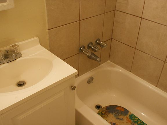5th image of 14723 S Berendo Ave APT 1