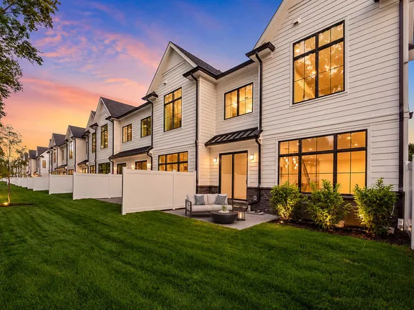 1 Feldman Ct, Paramus, NJ 07652