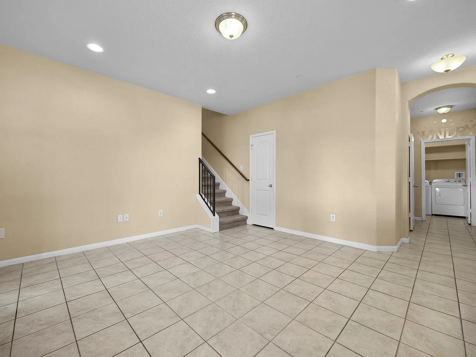 4 bed, 2.5 bath, 2067 sqft, $1,995 — Photo 4
