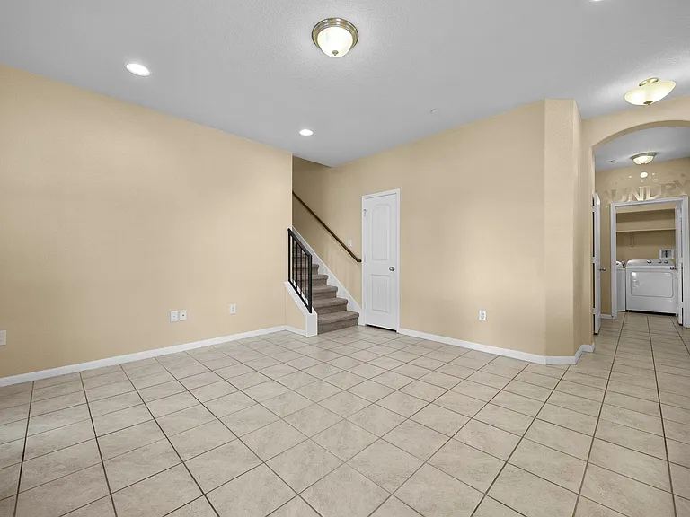 2880 Donnell Dr #101 — Photo 4