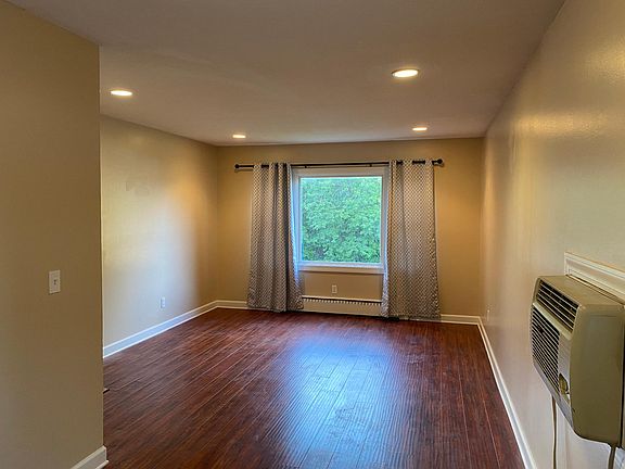 5th image of 5846 5th St NE #1