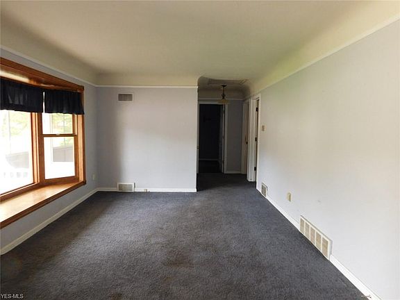 3rd image of 37273 Carleen Ave