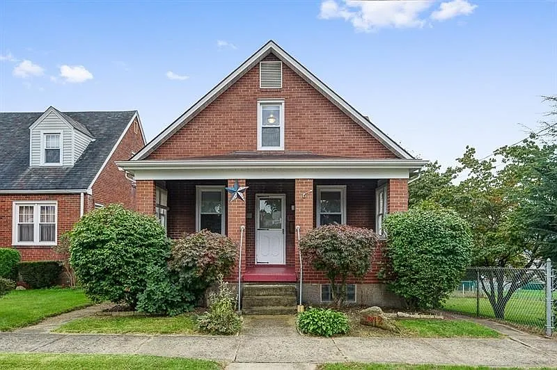 1072 Roup Ave photo 1