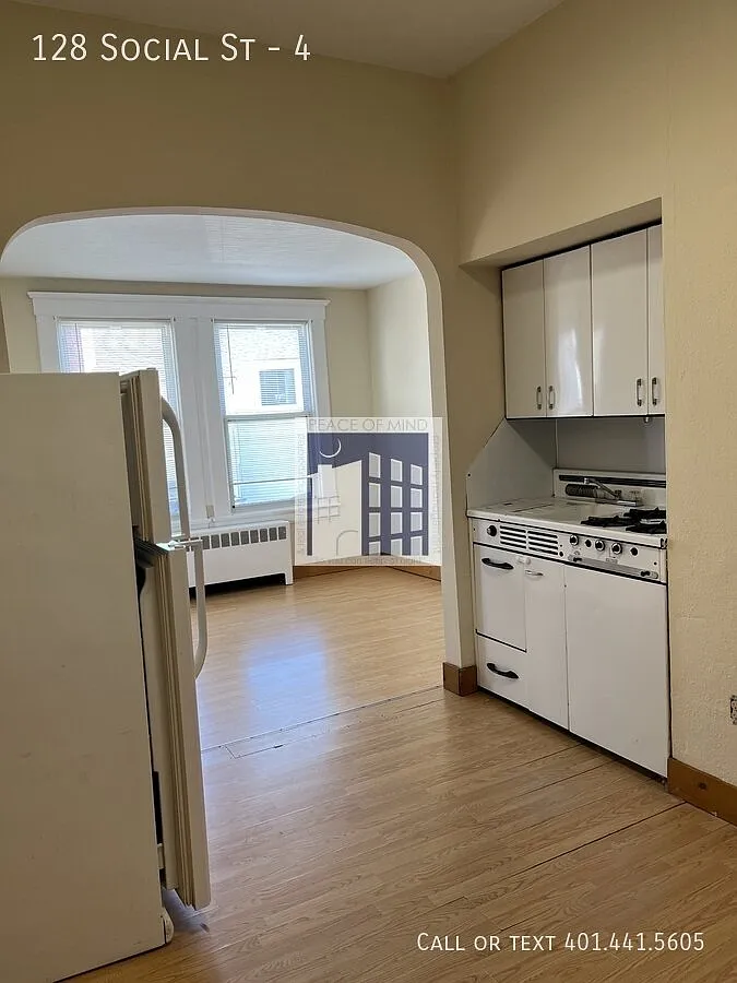 Cozy Studio with Private Entrance - Heat/HW/Electric Included for ONLY $1100/month!! — Photo 4