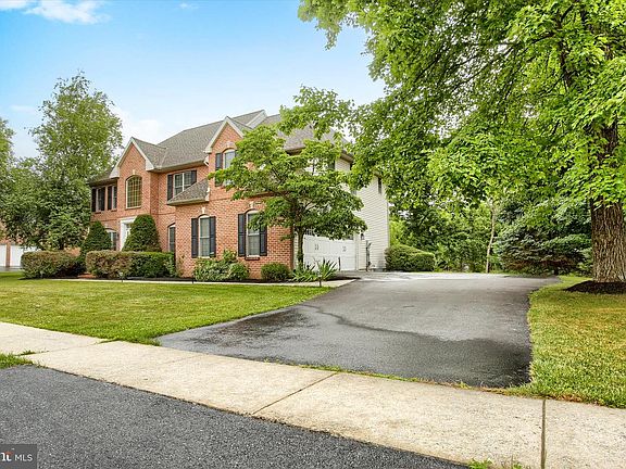 4th image of 1302 King Arthur Dr