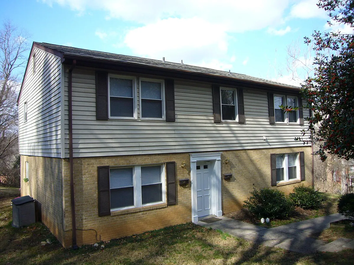 Building Photo - 944 Floyd Ave SW #A