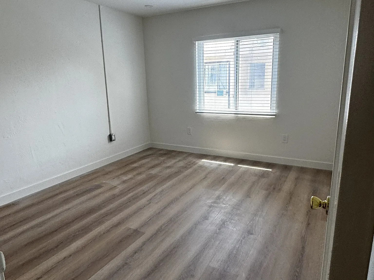 2 bed, 900 sqft, $3,195 — Photo 3