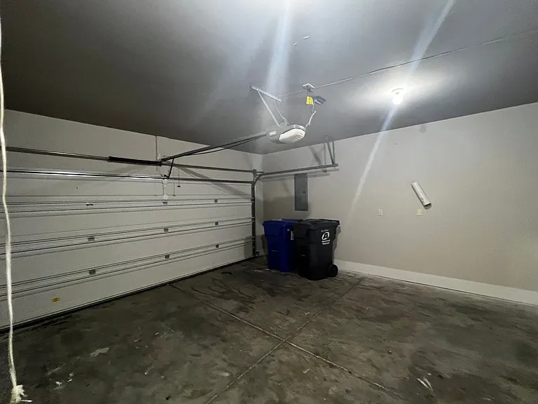 2208 Adkins Cir — Photo 37