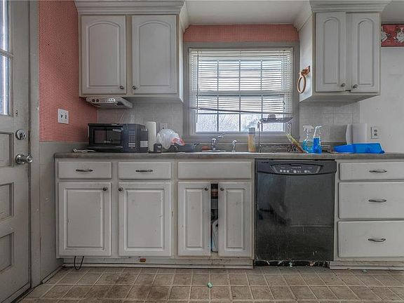 4th image of 7721 Briar Dr