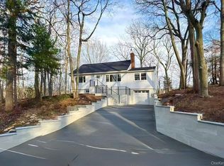 16 SUNSET Drive, Huntington, NY