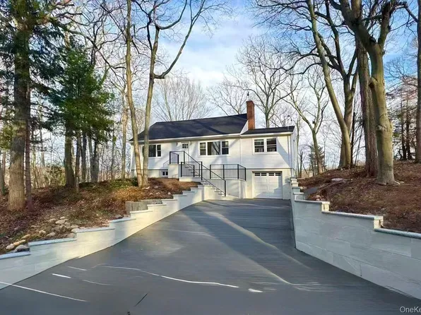 16 SUNSET Drive, Huntington, NY 11743