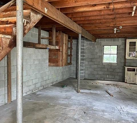 2nd image of 253 W Hebron Ln