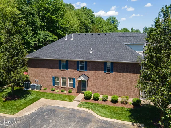 8484 Grand Trevi Dr, Louisville, KY 40228