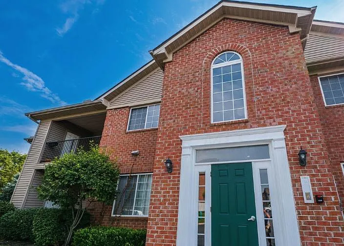 8013 Cranes Crossing Dr — Photo 1