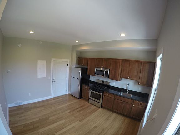 3rd image of 276 Glen St APT 311