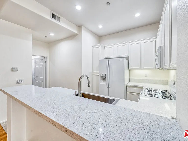 1133 Jewett Dr — Photo 9
