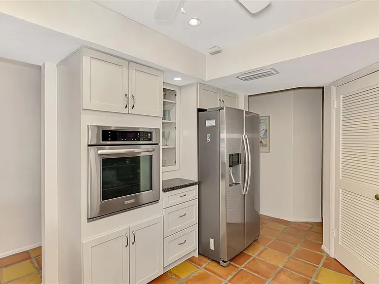 4946 Commonwealth Dr — Photo 24