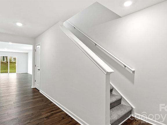 5th image of 66 Caroline Valley Ln
