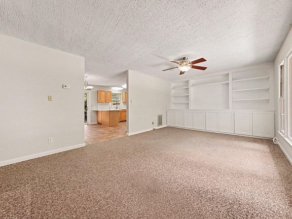3rd image of 1308 Azalea Dr