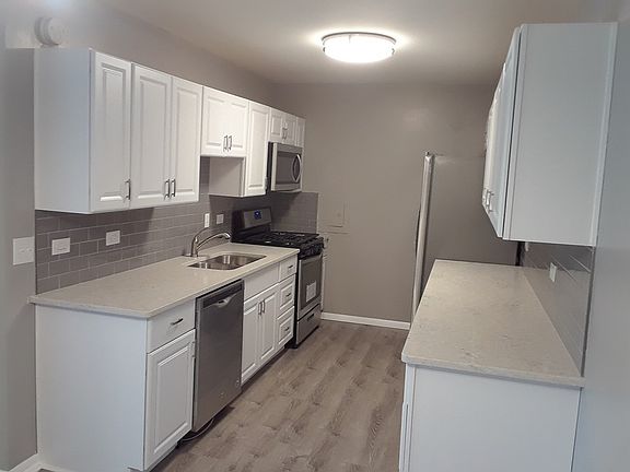 3rd image of 700 Wellington Ave Unit 118