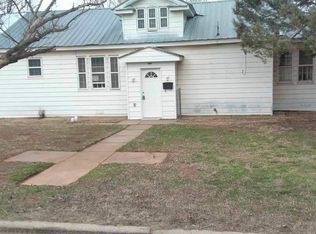 102 N Nebraska St, Shamrock, TX 79079