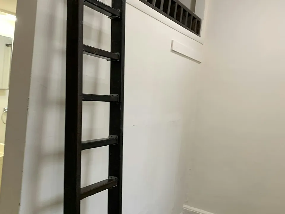 Building Photo 4
