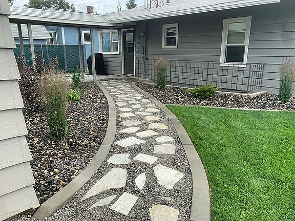 2nd image of 940 Okanogan Ave
