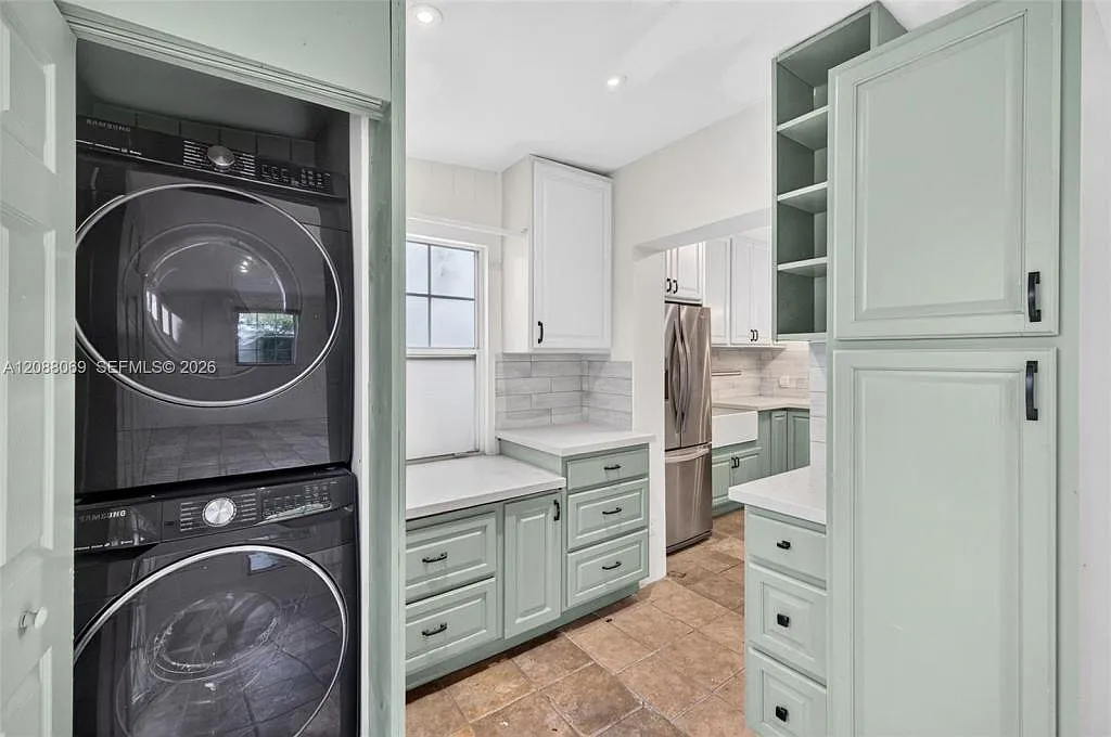 320 SW 12th Ave, 0 — Photo 3