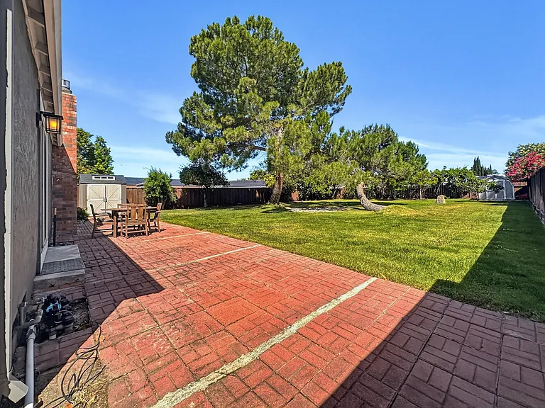 934 Kern Ct — Photo 18