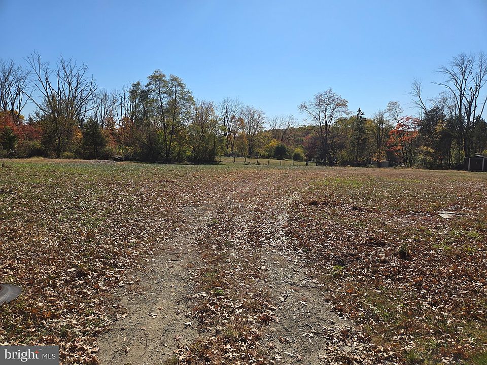 2nd image of 1094 Mitch Rd