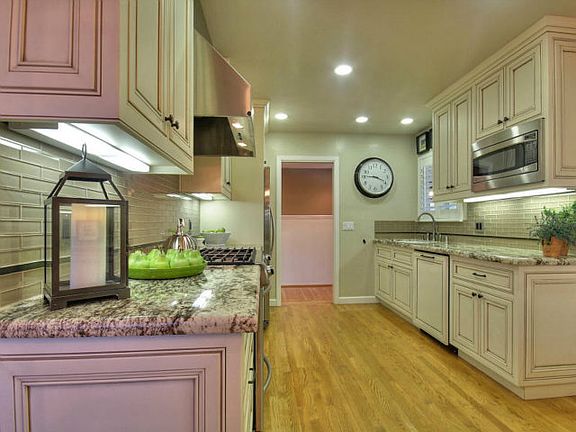 5th image of 3916 Middletown Ct