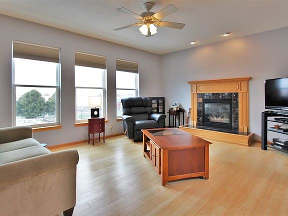 2nd image of 5301 Applewood Ln
