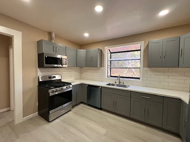 2065 Alameda Ave — Photo 7
