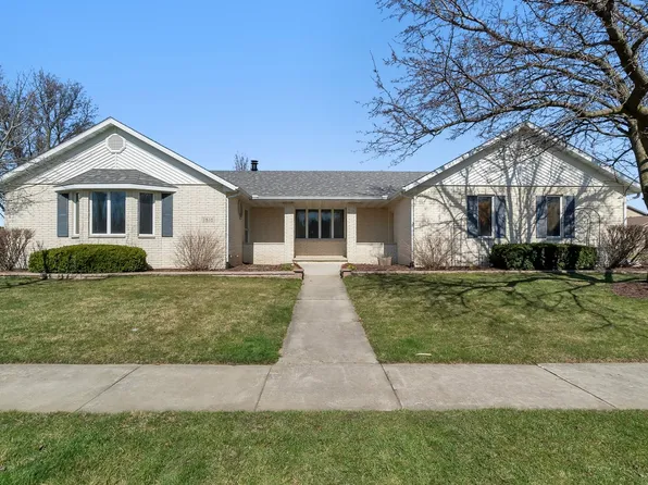 1510 Lake Dr, Morris, IL 60450