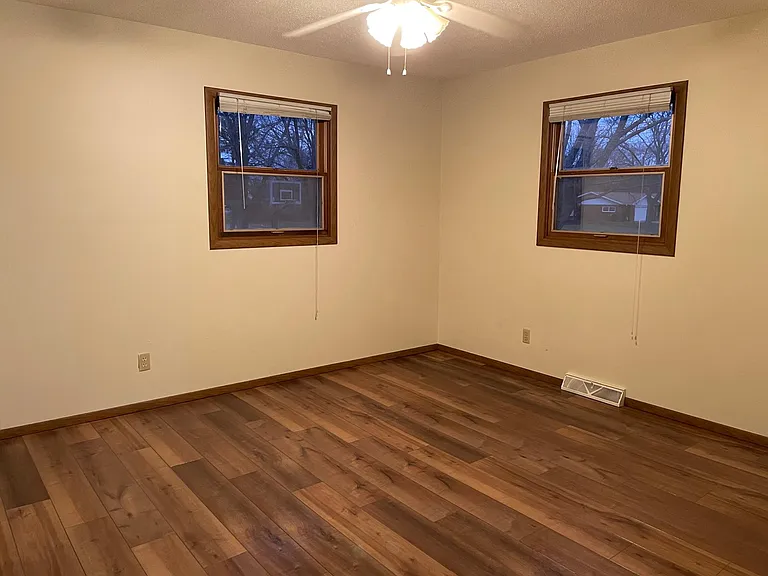 Second bedroom.