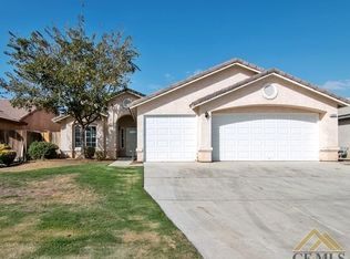 2806 Flint Hills Dr, Bakersfield, CA 93313