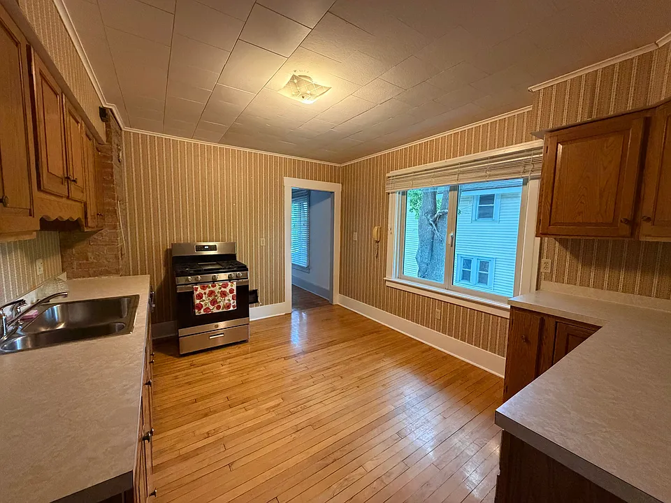 323 Arlington Ave #UPSTAIRS