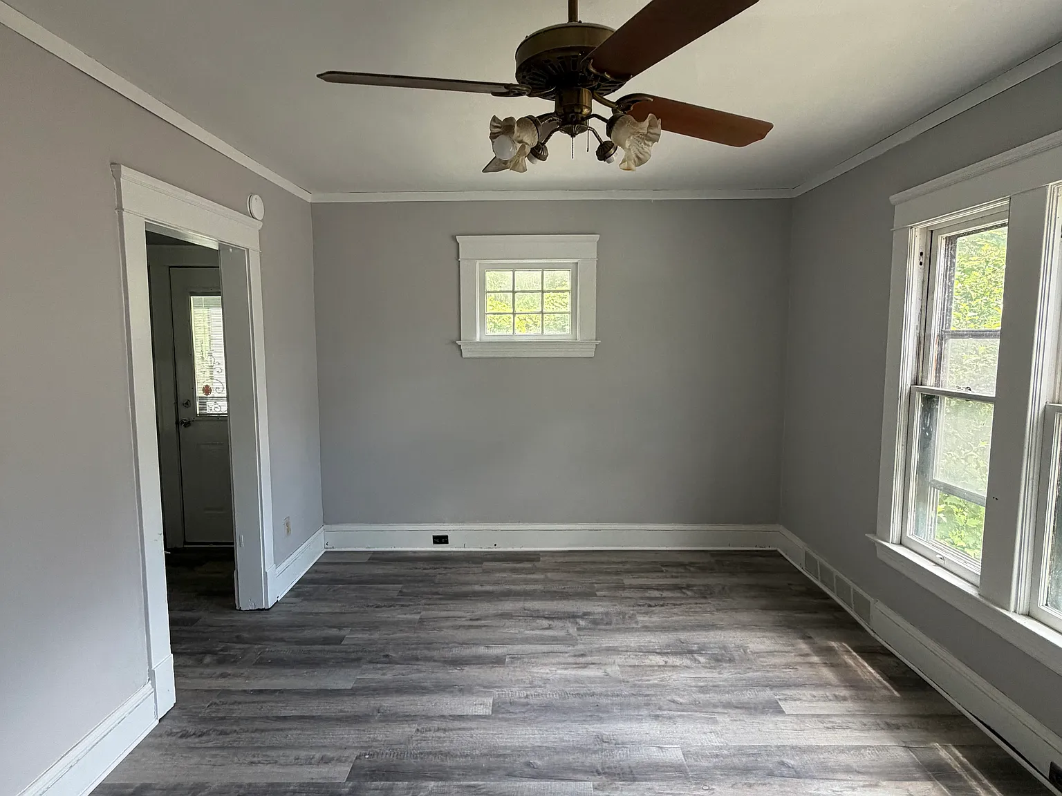 3 bed, 1.5 bath, 1264 sqft, $1,300 — Photo 3