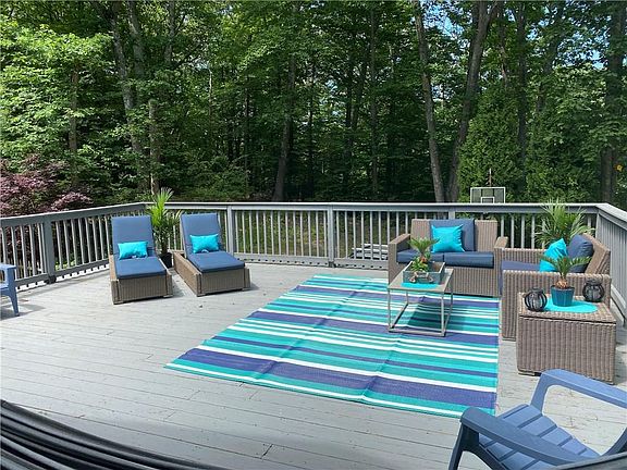 3rd image of 5 Chestnut Dr
