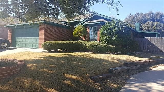 1st image of 750 Deauville Cir W