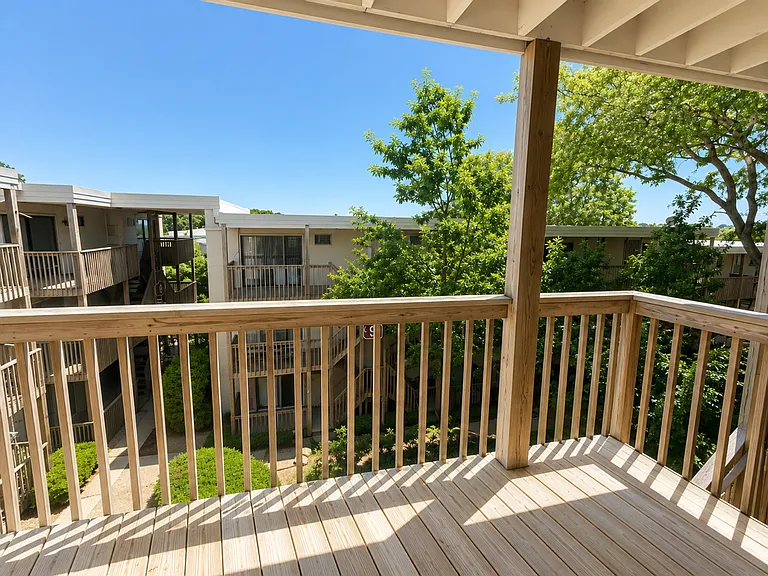 Courtview Square Apartments — Photo 19