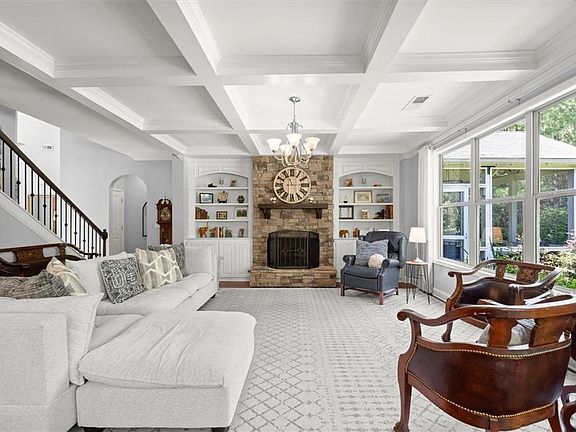 4th image of 514 Baxter Way