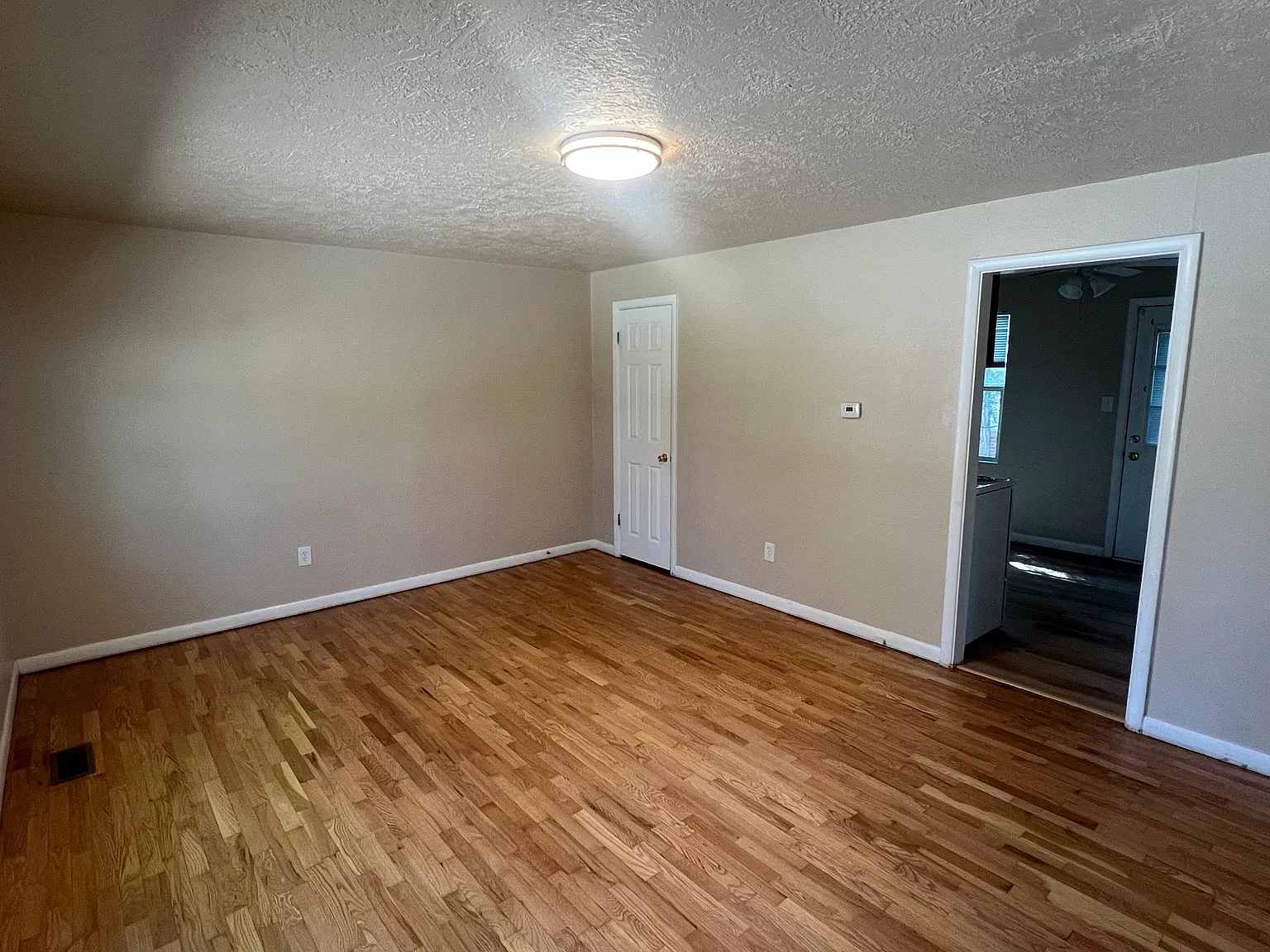 2 bed, 736 sqft, $1,275 — Photo 3