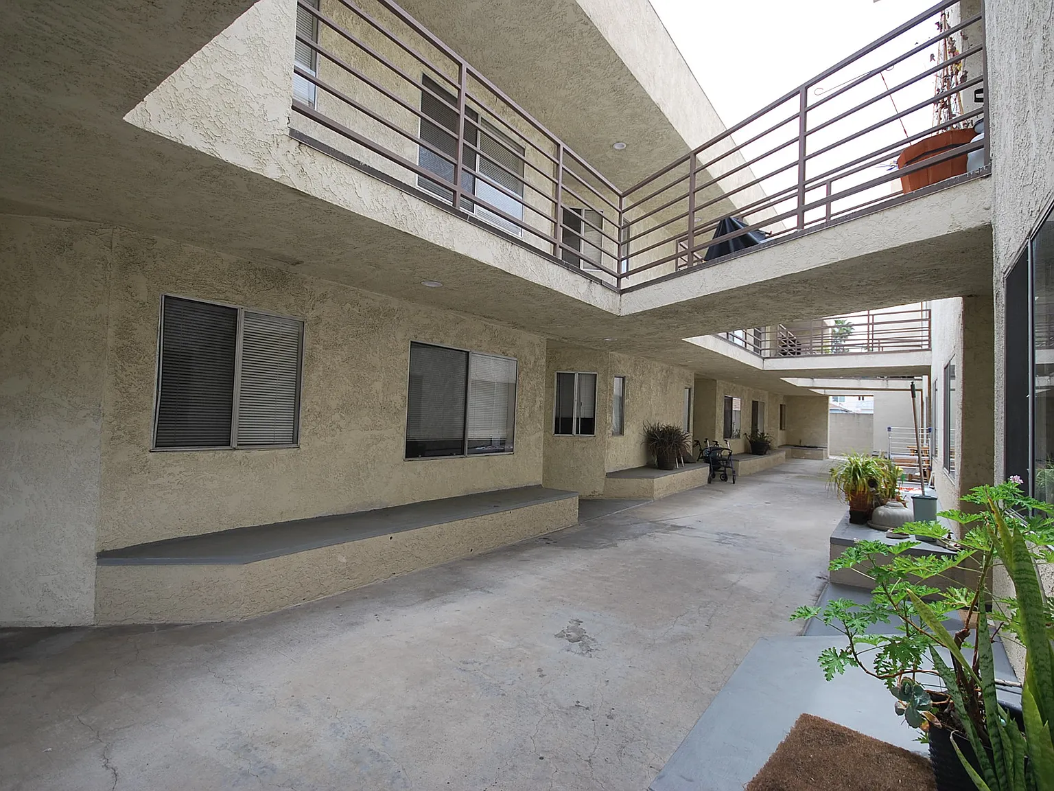 2 bed, 810 sqft, $2,500 — Photo 4