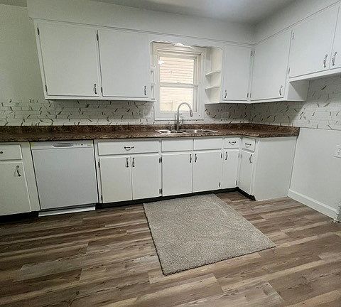 3rd image of 103 Rosemont Ave