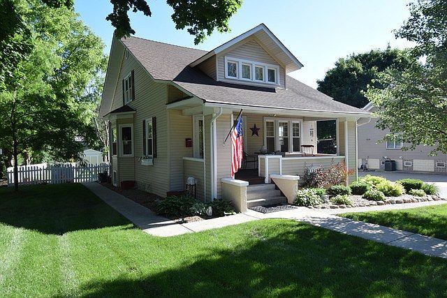 1st image of 9 E Elm Ave